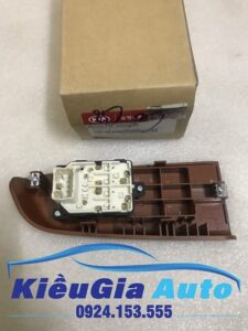 Banphutungoto.vn - CÔNG TẮC LÊN KÍNH TỔNG KIA BONGO 3 - 935704E020