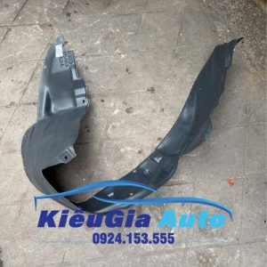 Chắn bùn lòng dè trước Mazda 323 2001-2004