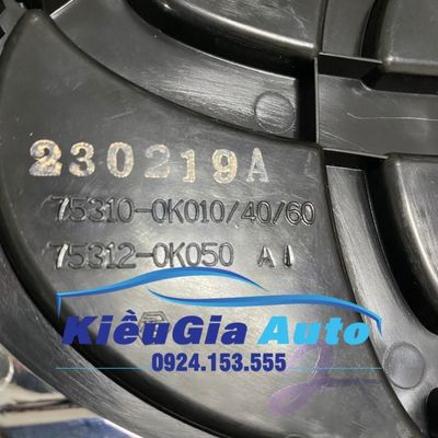 Lô gô trước Toyota Hilux 2016-2023 4 Lô gô trước Toyota Hilux 2016-2023 - Ảnh 4