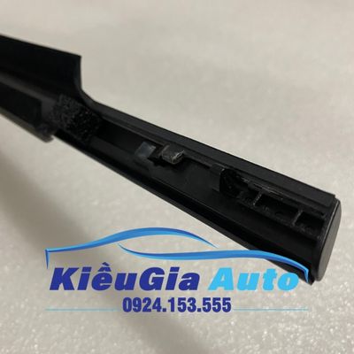 Nẹp chân kính ngoài Hyundai i20 2009-2014 2 Nẹp chân kính ngoài Hyundai i20 2009-2014 - Ảnh 2