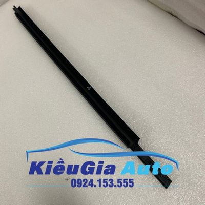 Nẹp chân kính ngoài Hyundai i20 2009-2014 5 Nẹp chân kính ngoài Hyundai i20 2009-2014 - Ảnh 5