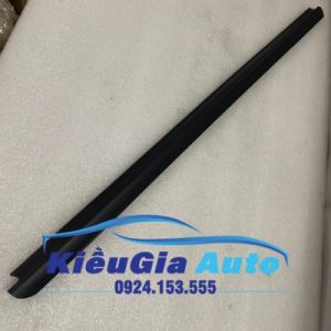 Banphutungoto.vn - Nẹp chân kính ngoài Toyota Hiace 2006-2013 - 6816126040.1