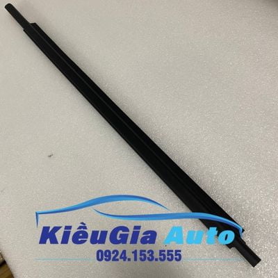 Nẹp chân kính ngoài Hyundai i20 2009-2014 Nẹp chân kính ngoài Hyundai i20 2009-2014