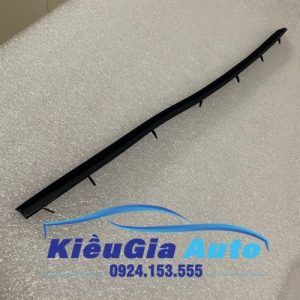 Nẹp chân kính trong Toyota Hilux 2005-2015