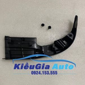 Ốp nhựa trên ba đờ sốc sau Toyota Hilux 2015-2020