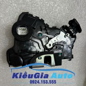 Ổ khóa ngậm cánh cửa Toyota Fortuner 2009-2016