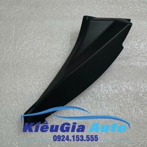 Ốp góc chân kính chắn gió trước Suzuki XL7 2018-2024