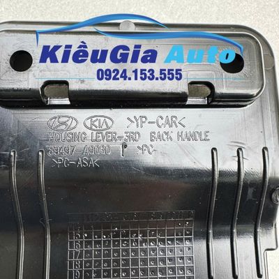 Tay mở hàng ghế thứ 3 Kia Sedona 2015-2021 3 Tay mở hàng ghế thứ 3 Kia Sedona 2015-2021 - Ảnh 3