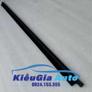 Nẹp chân kính ngoài Toyota Hilux 2004-2015