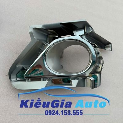 Ốp đèn gầm Toyota Innova 2016-2020 3 Ốp đèn gầm Toyota Innova 2016-2020 - Ảnh 3